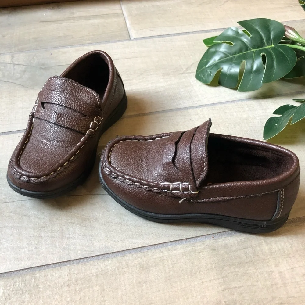 Coexist penny loafers in brown. Baby size 6